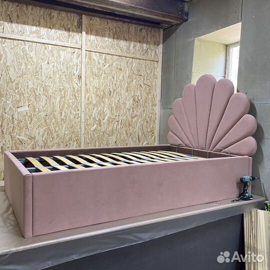 Кровать детская подрастковая ракушка мягкая