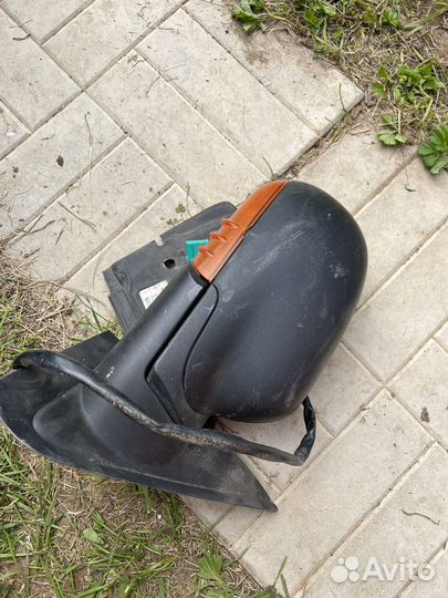 Правое зеркало chevrolet trailblazer