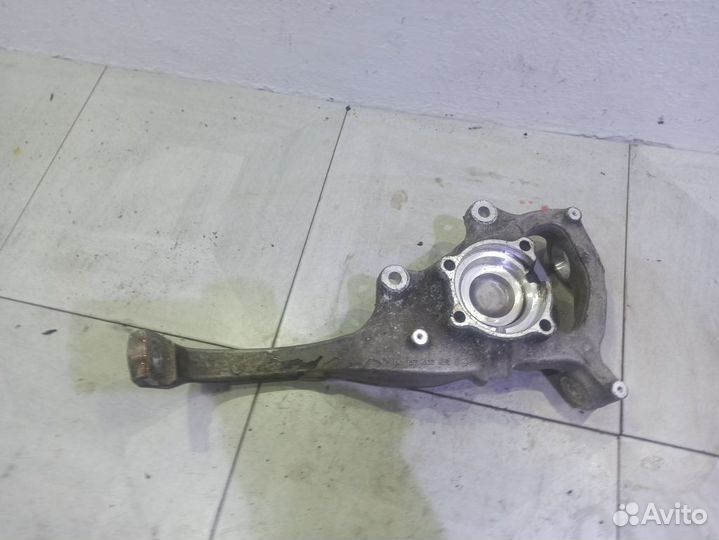 Кулак передний левый