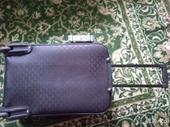 Чемодан на колёсах с ручкой, сумки