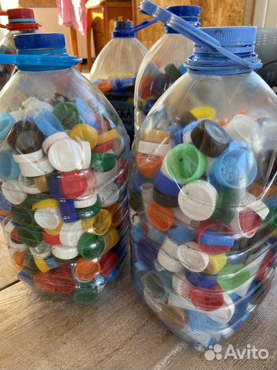Пробки крышки от пластиковых бутылок