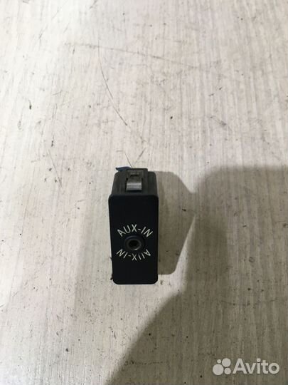 Гнездо AUX IN BMW F10