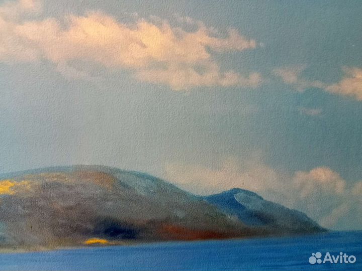 Картина в красивой позолоченной рамке