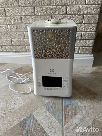 Увлажнитель Electrolux ehu 3715d
