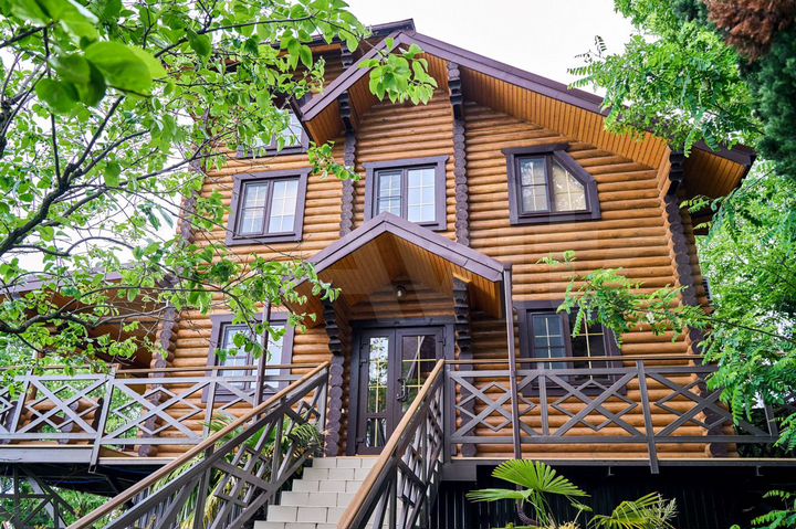 Дом 305,7 м² на участке 10 сот.