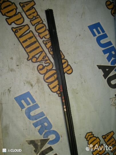 Молдинг стекла на peugeot 408 Sedan