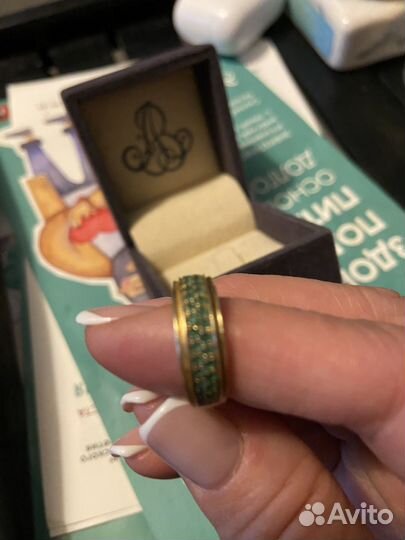 Золотое кольцо с изумрудом