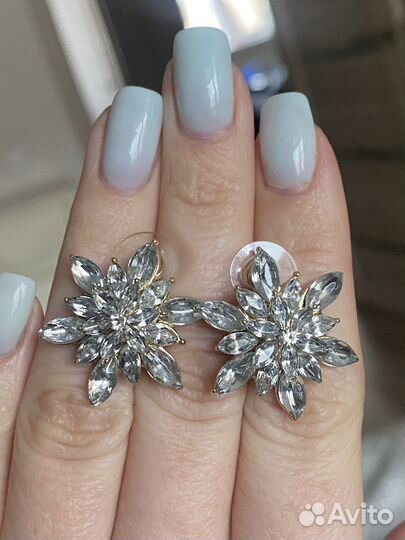 Сверкающие серьги цветы