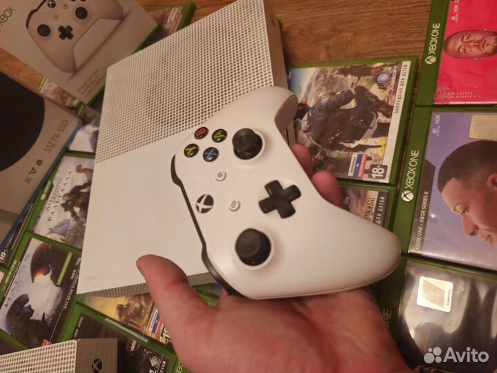 Xbox One S 1000Gb+GamePass 9мес+2 диска