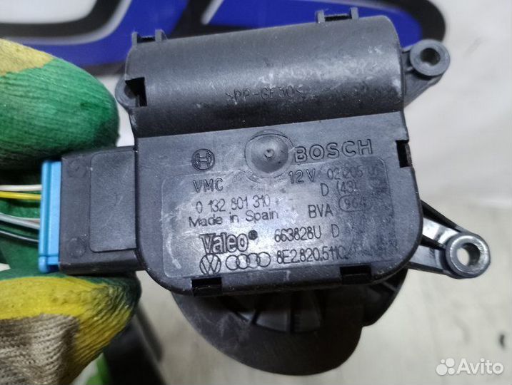 Сервопривод заслонок печки Audi A4 8EC BPW 2006