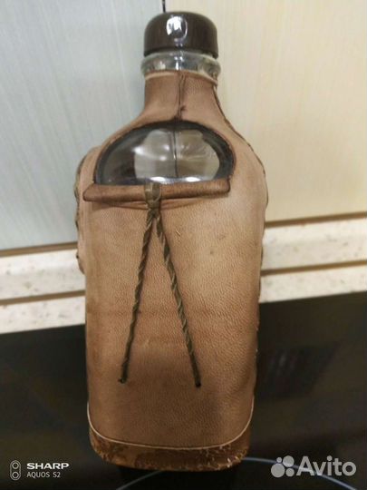Бутылка оригинальная в натуральной коже и меди