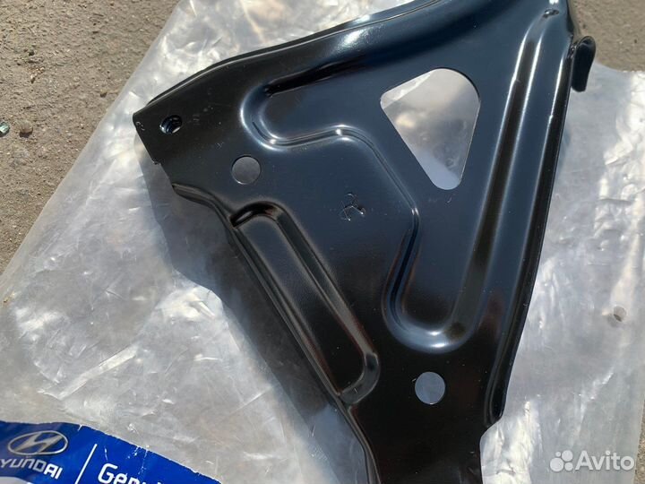 Кронштейн крепления крыла правый Solaris 2