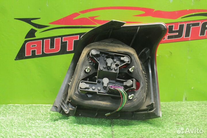 Фонарь toyota AZT250, AZT251, AZT255 avensis 2 мод