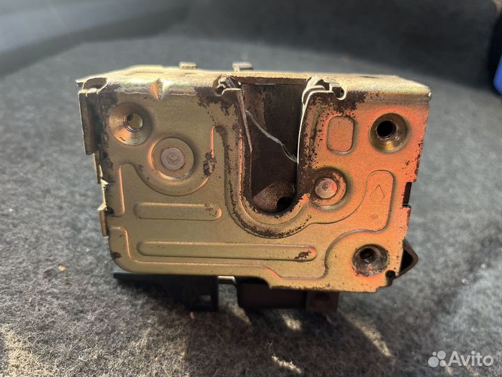 Дверной замок передней левой двери Renault sandero