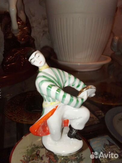 Фарфоровые статуэтки