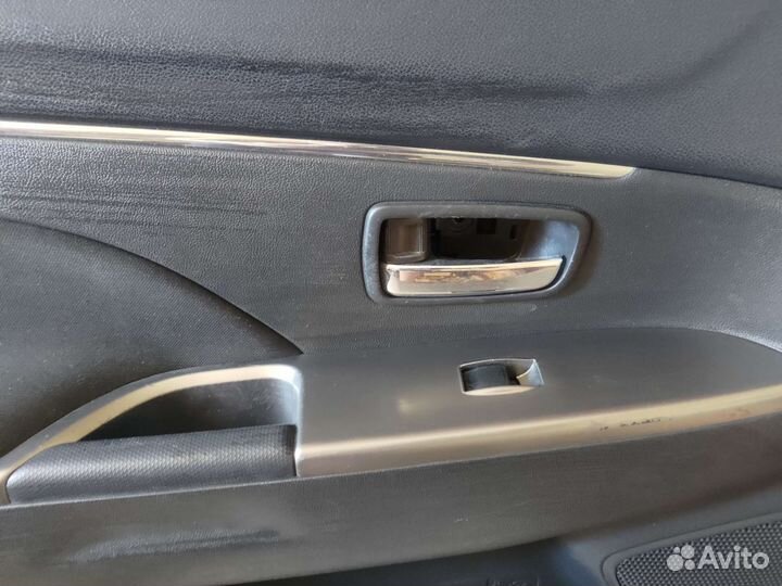 Обшивка левой передней двери Mitsubishi ASX