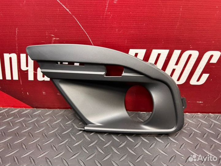 Накладка противотуманной фары передняя левая LADA