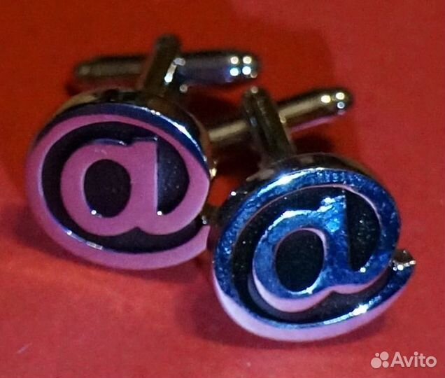 Запонки в виде знака собака