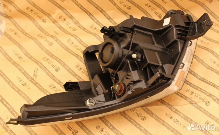 Фара правая ford explorer 5V 10-14 обычная линза