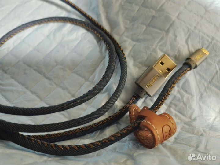 Провод для зарядки телефона