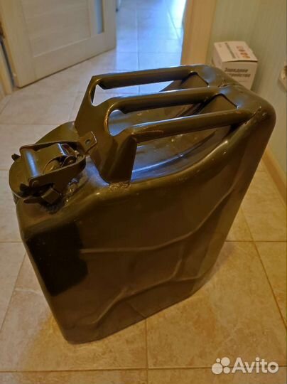 Канистры металлические 20 литров