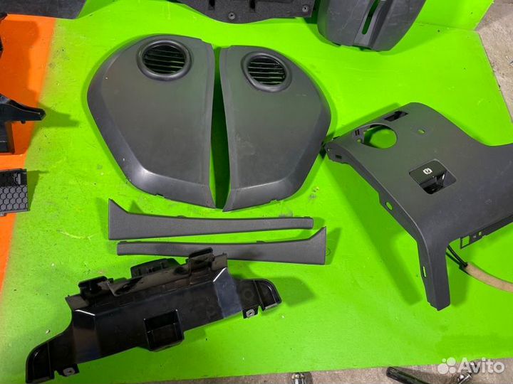 Пластик салона Volkswagen Touareg 3.2 BKJ 2004