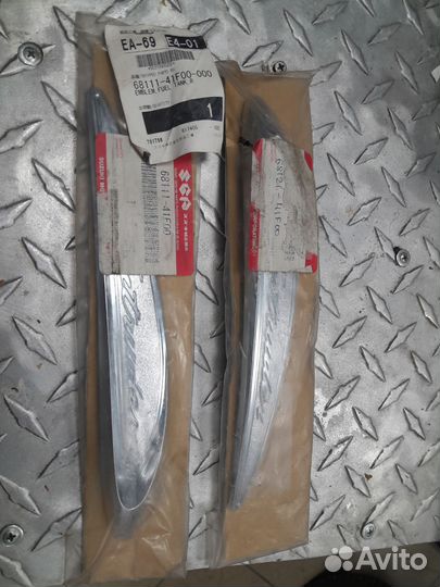 Эмблемы на бак Suzuki Intruder