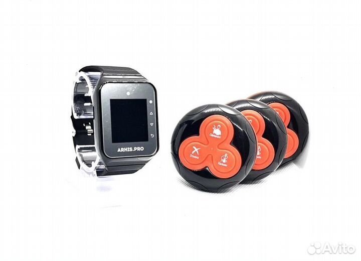 Кнопка вызова официанта в кафе и часы пейджер