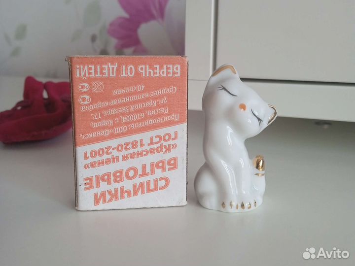 Кошечка фарфоровая