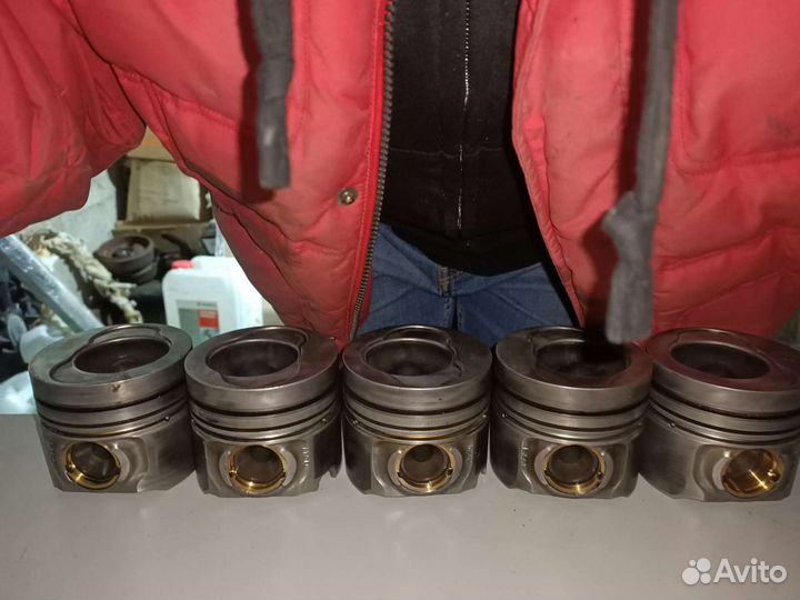 Поршень 000 5шт VW-crafter мотор 2,5 (BJM)