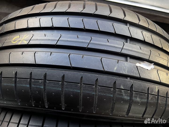 Pirelli P Zero PZ4 225/40 R19 и 255/35 R19