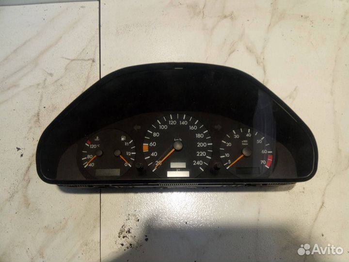 Панель приборов (щиток) Mercedes-Benz C-Класс