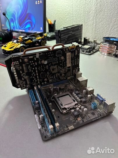 Материнская плата с процессором и видеокартой