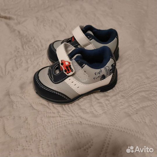Кроссовки для мальчика новые
