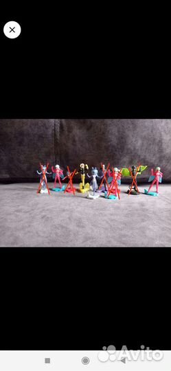 Фигурки киндер, леди баг и суперкот