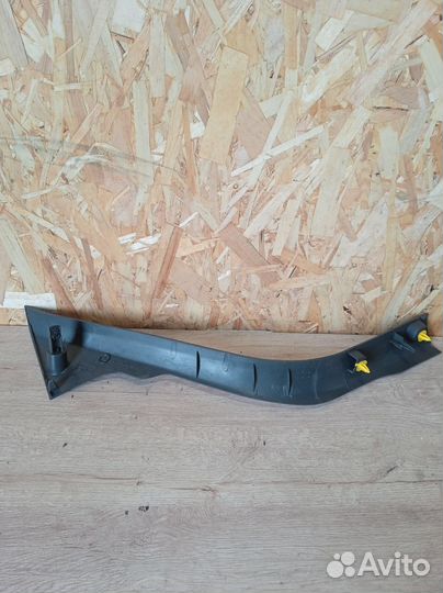 Накладка порога задняя правая Ford Kuga 1