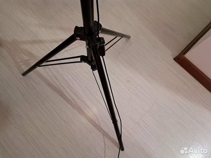 Лампа напольная кольцевая