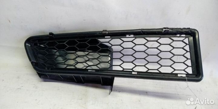 Решетка в бампер правая Renault Logan 1