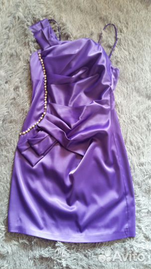 Платье атласное нарядное со стразами и бусинами