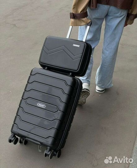 Чемодан ударопрочный новый