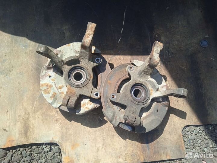 Поворотный кулак левый Kia Sephia 1.5