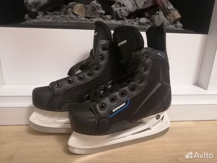 Коньки хоккейные