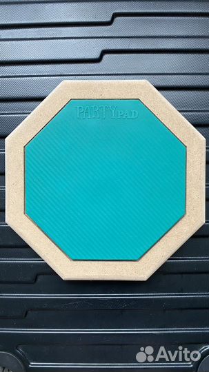 Тренировочный пэд и барабанные палочки