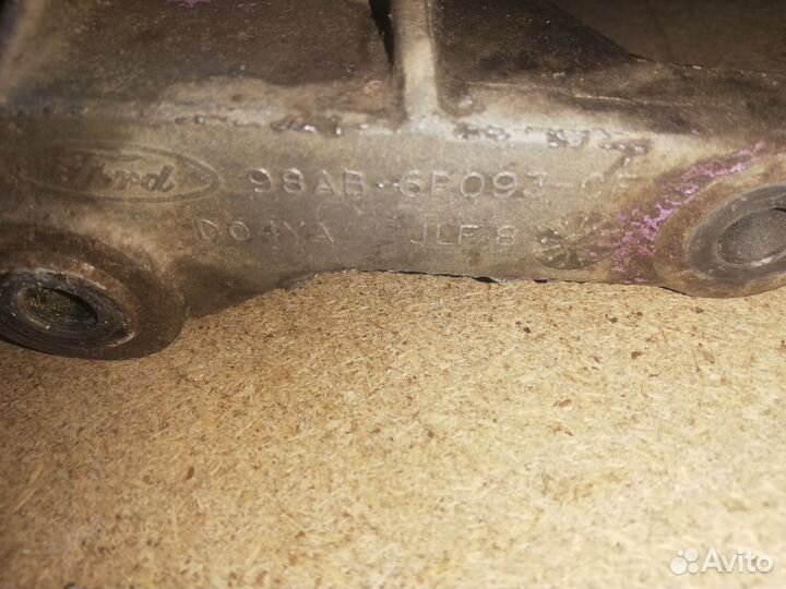 Кронштейн кпп Ford Focus