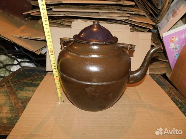Большой, старинный, эмалированный чайник ри