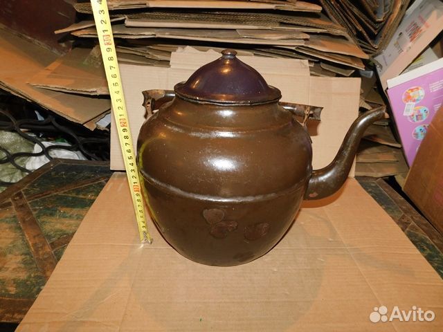 Большой, старинный, эмалированный чайник ри