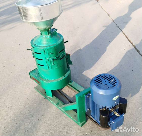 Роторый измельчитель корма