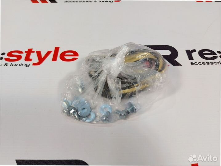 Спойлер Toyota Land Cruiser 200