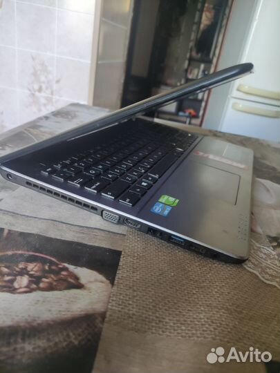 Ноутбук asus X550C,HDD 750,gb озу 8gb,gt720 2gb