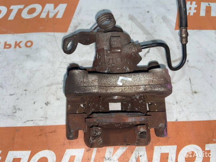 Суппорт зад. лев. Peugeot 207 рест. 2010